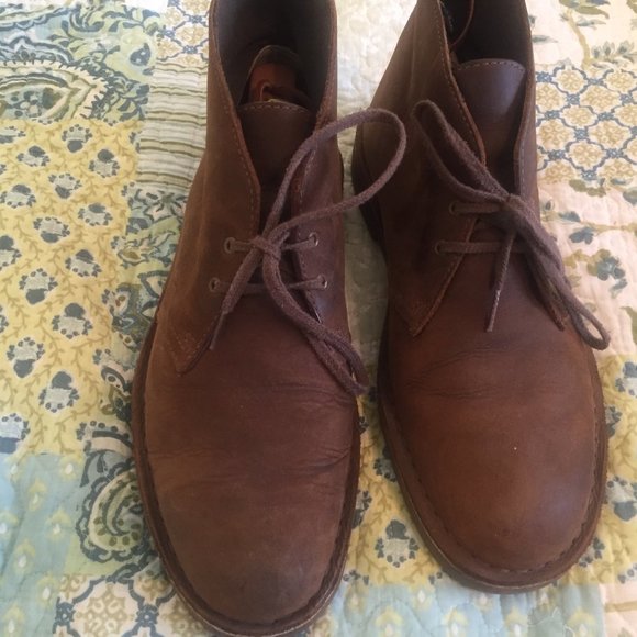 clarks suede boots mens